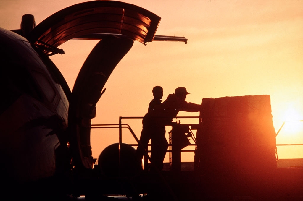 HOW THE OIL AND GAS INDUSTRY WORKS